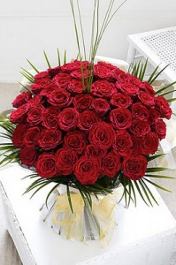 big bouquet of roses Dubai