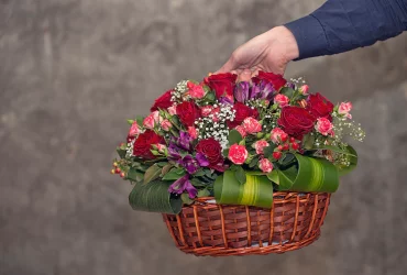 5 People in Your Life to Whom You Should Send Flowers