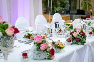 Top 5 Methods to Utilize Roses for Wedding Decoration